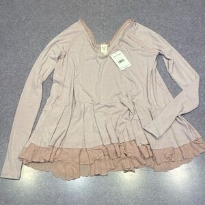 Adorable NWT Free People Long Sleeved Top